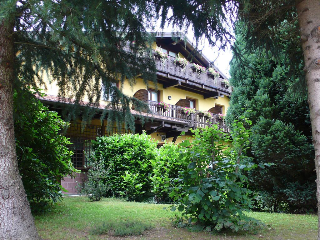 Hotel Ristorante La Perla Varallo Pombia Exterior foto